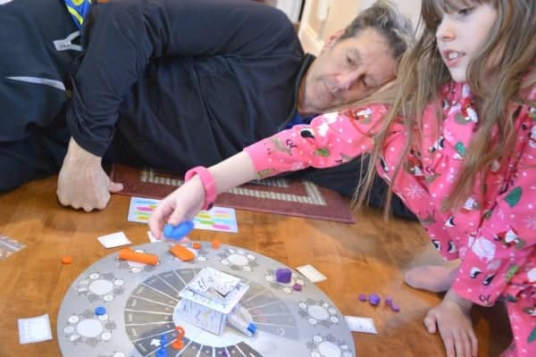 artistic and hilarious sculpting and guessing game for families